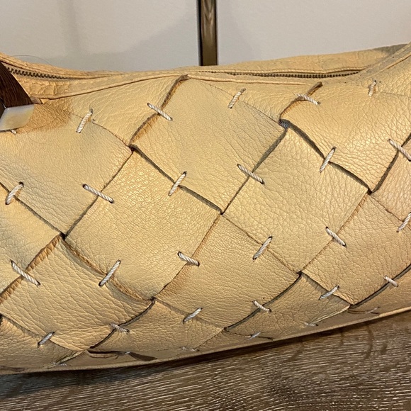 Escada Exotics Cream Woven Leather Shoulder Bag Orange Lining 14.5x7x3.5 - Picture 2 of 16